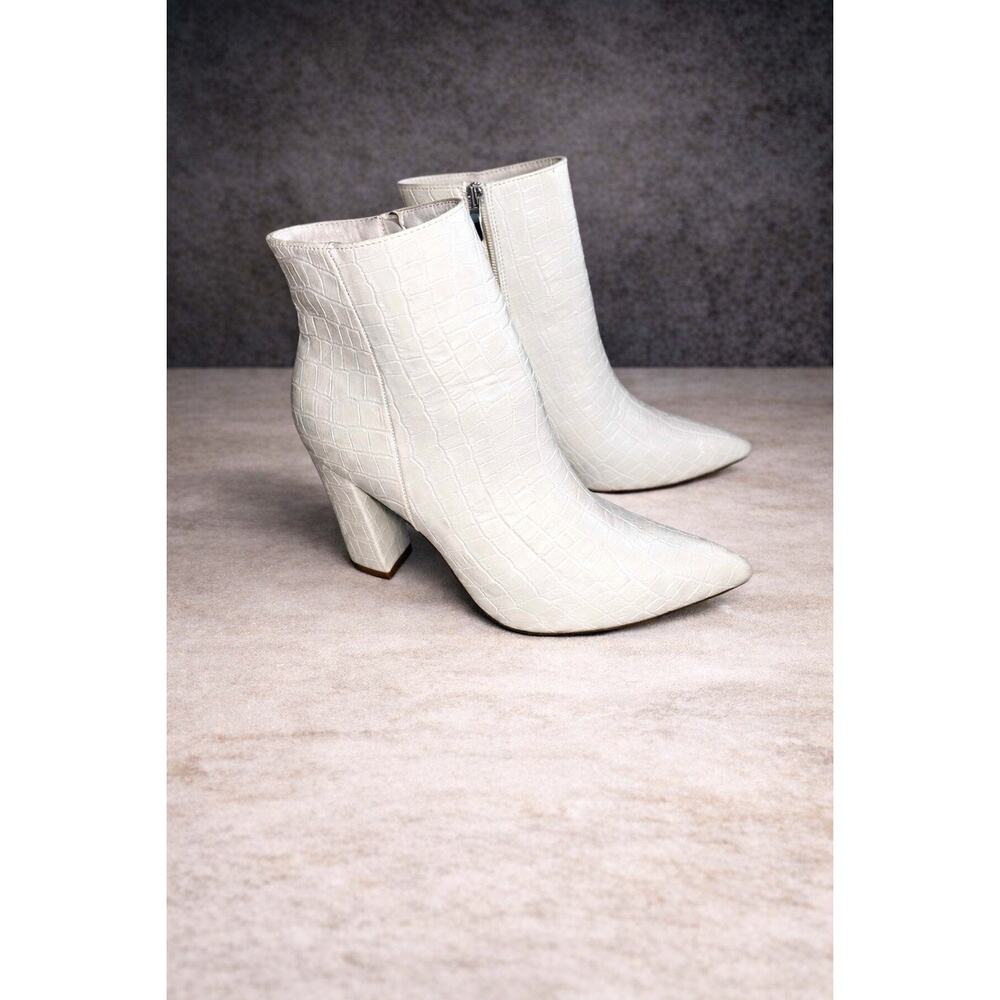 NWOT White Crocodile Pattern Faux Leather High Heel Ankle Boots  EU 39 / US 8.5